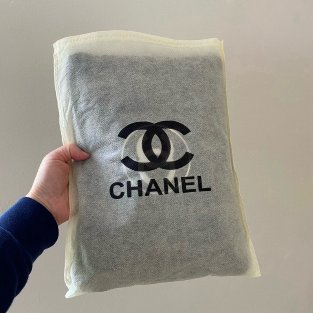 Brand New Chanel Black Puffy Padded Makeup Pouch/Clutch/iPAD Case (large size) - Picture 10 of 11
